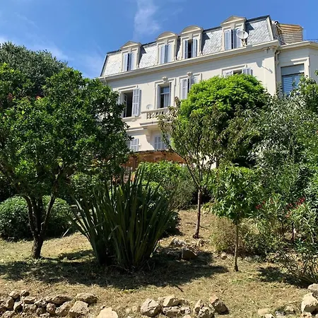 06bi - Beautiful With Garden And Terrace